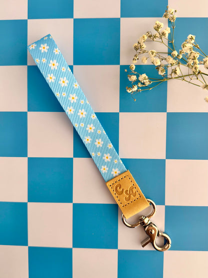 Daisy Daydream Wristlet