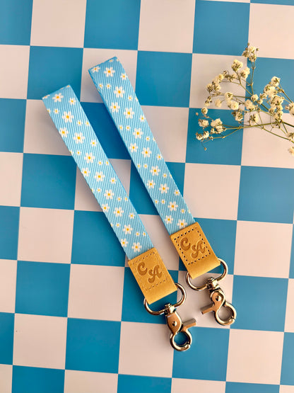 Daisy Daydream Wristlet